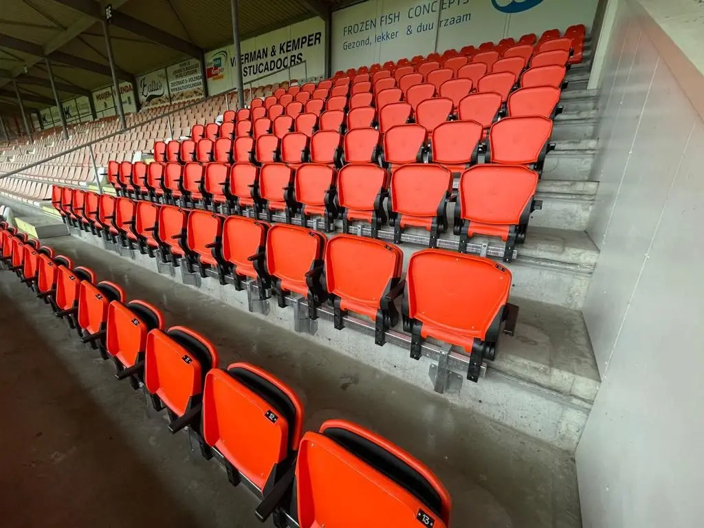 Stadionstoelen oranje