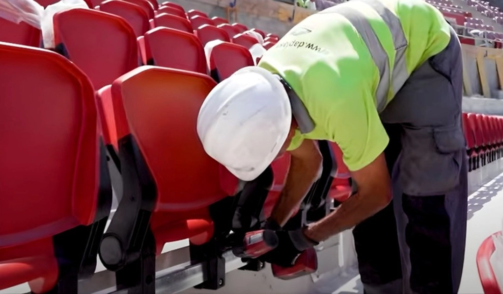 Montage stadionstoelen